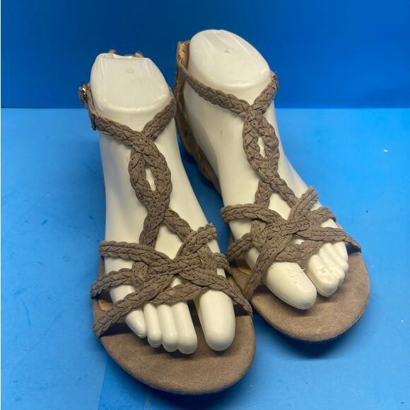 Lauren Conrad LC Flats Ankle Strap Gladiator Sandals Suede Cutout Size 6.5 - Picture 1 of 9